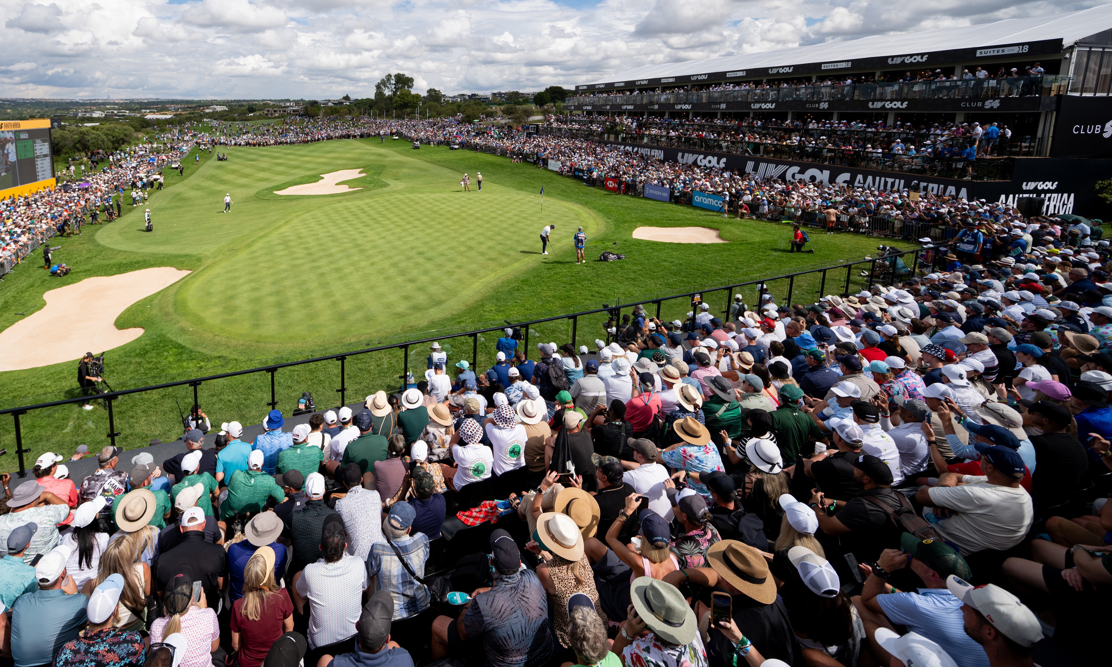 Fans surround the 18th green during Round 3 of LIV Golf South Africa 2026.