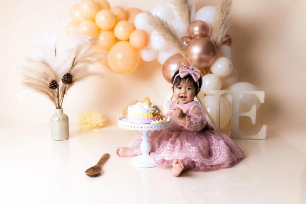 Cake smash photography by Roma Pierzga
