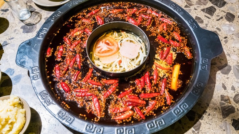 Ăn Gì Ở Thành Đô Tứ Xuyên Mùa Xuân? Hành Trình Khám Phá Ẩm Thực Cay Nồng Đậm Đà