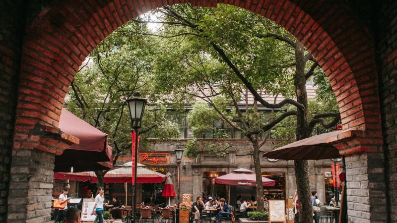 Xintiandi Thượng Hải có gì chơi: Khám phá khu phố cổ Shikumen và trải nghiệm mùa xuân rực rỡ