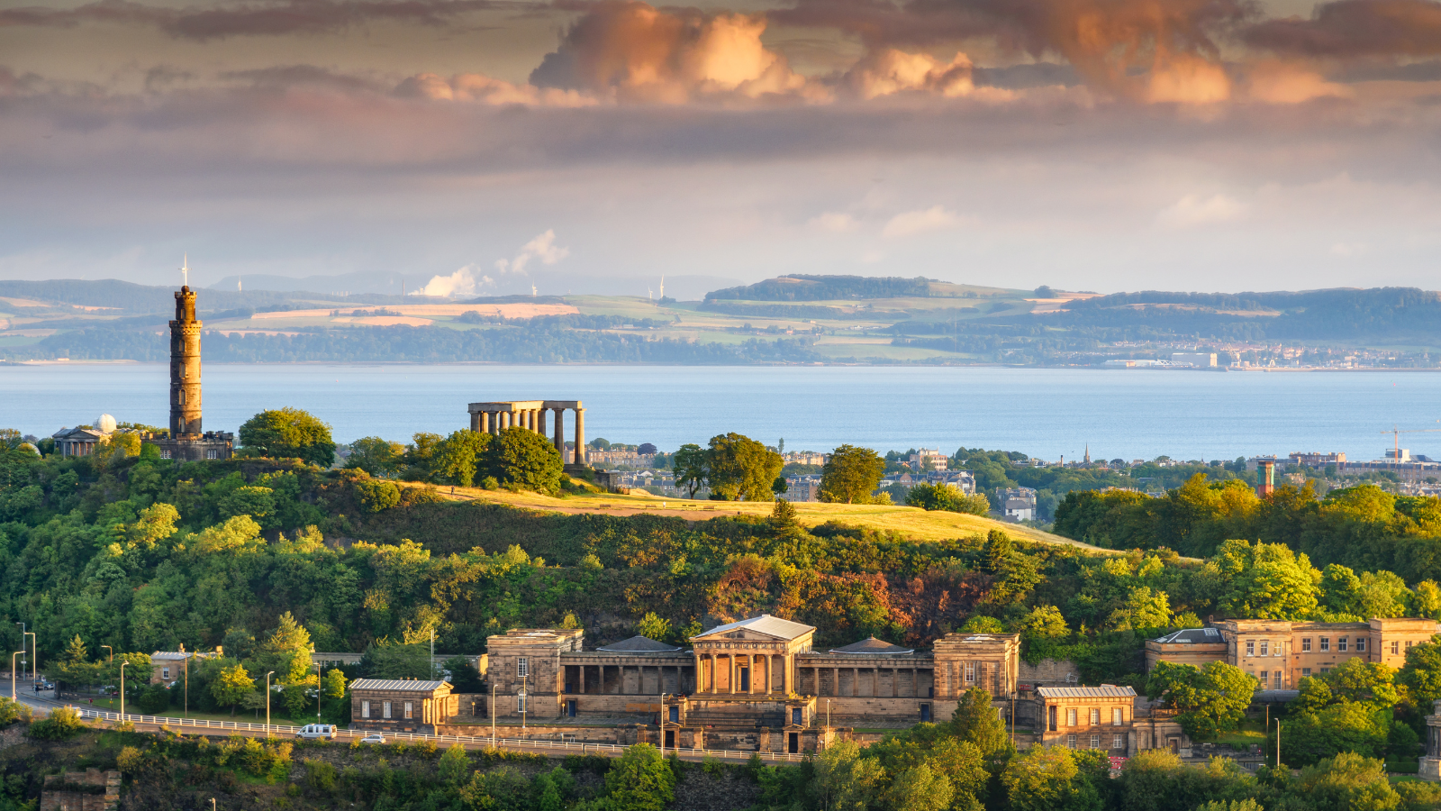 Calton Hill Edinburgh có gì đẹp: Đỉnh đồi huyền thoại giữa lòng Scotland mùa hè
