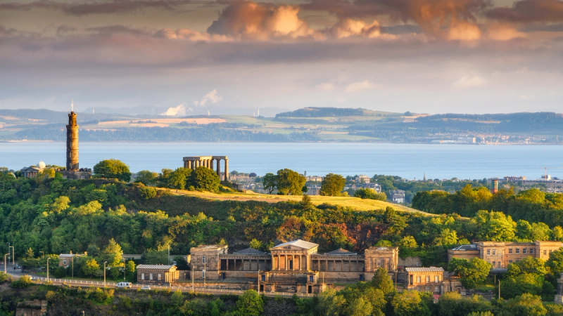 Calton Hill Edinburgh có gì đẹp: Đỉnh đồi huyền thoại giữa lòng Scotland mùa hè