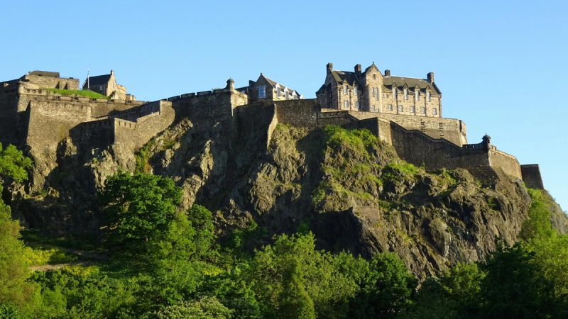 Khám Phá Edinburgh Mùa Hè: Hành Trình Trọn Vẹn Với Những Địa Điểm Nổi Tiếng Và Kinh Nghiệm Du Lịch Tự Túc