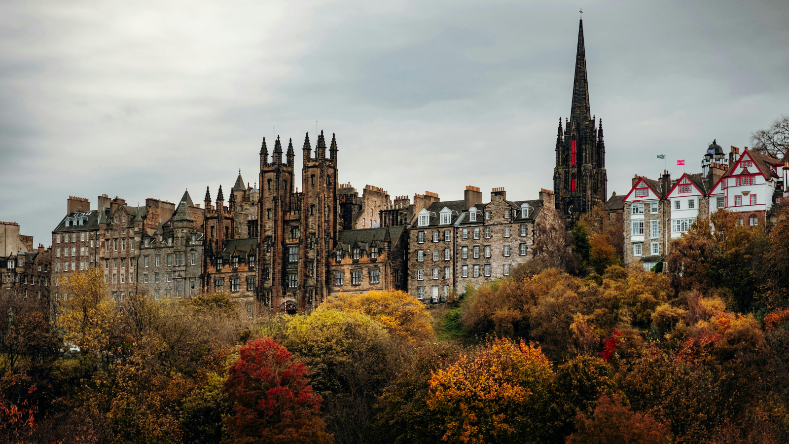 Du lịch Edinburgh mùa nào đẹp nhất: Khám phá sắc thu huyền ảo và những trải nghiệm không thể bỏ lỡ