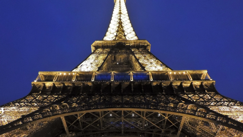 Khám Phá Paris Về Đêm: Những Trải Nghiệm Không Thể Bỏ Lỡ