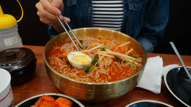 Trải Nghiệm Ẩm Thực Đường Phố Seoul Mùa Hè: Hành Trình Khám Phá Hương Vị Đậm Đà Giữa Lòng Thủ Đô Hàn Quốc