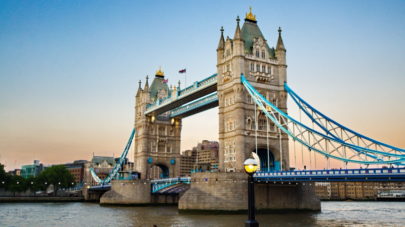 Khám Phá Ẩm Thực Đường Phố Luân Đôn Mùa Thu: Hành Trình Qua Hương Vị Và Văn Hóa Đặc Sắc