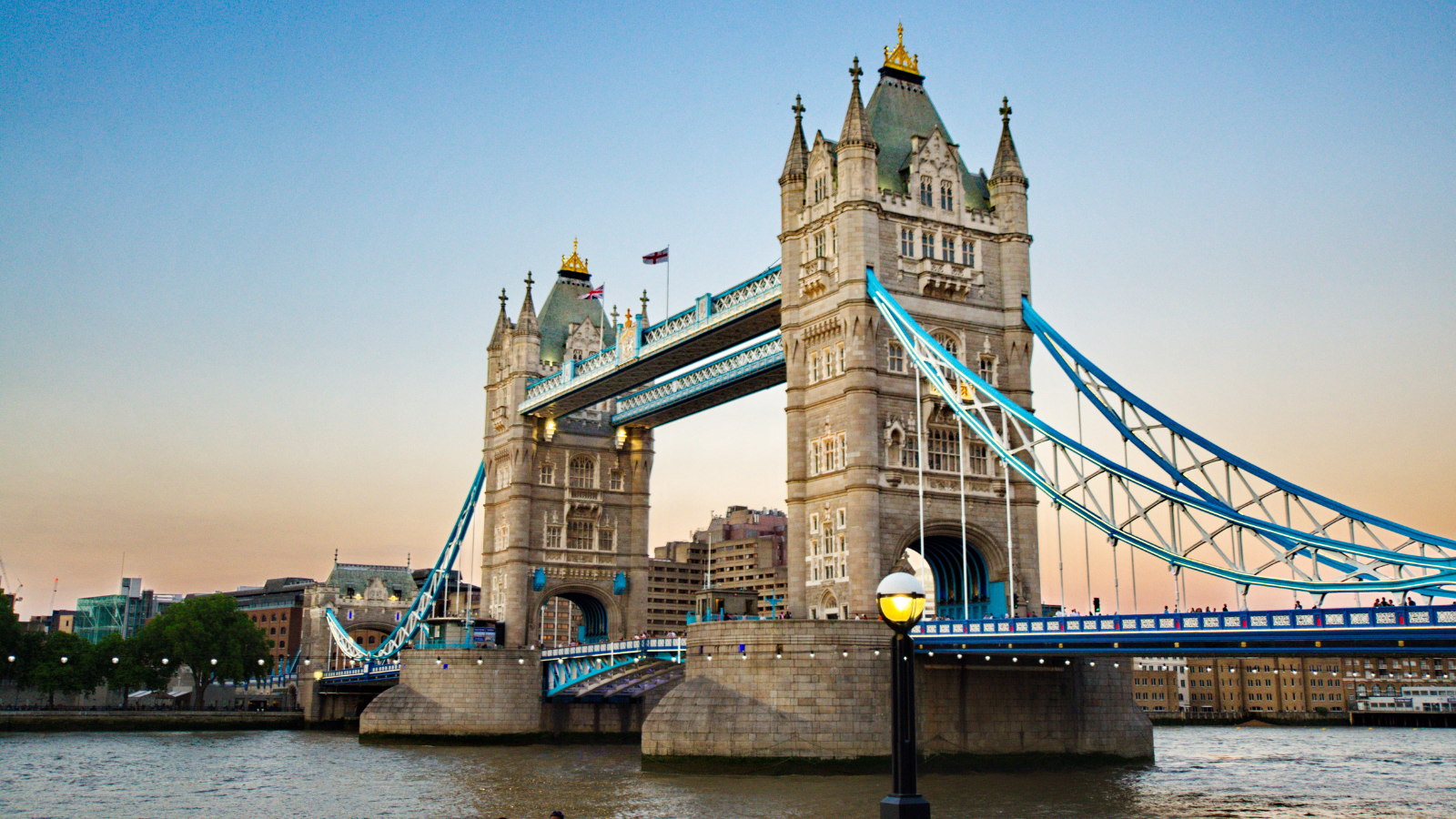 Khám Phá Ẩm Thực Đường Phố Luân Đôn Mùa Thu: Hành Trình Qua Hương Vị Và Văn Hóa Đặc Sắc