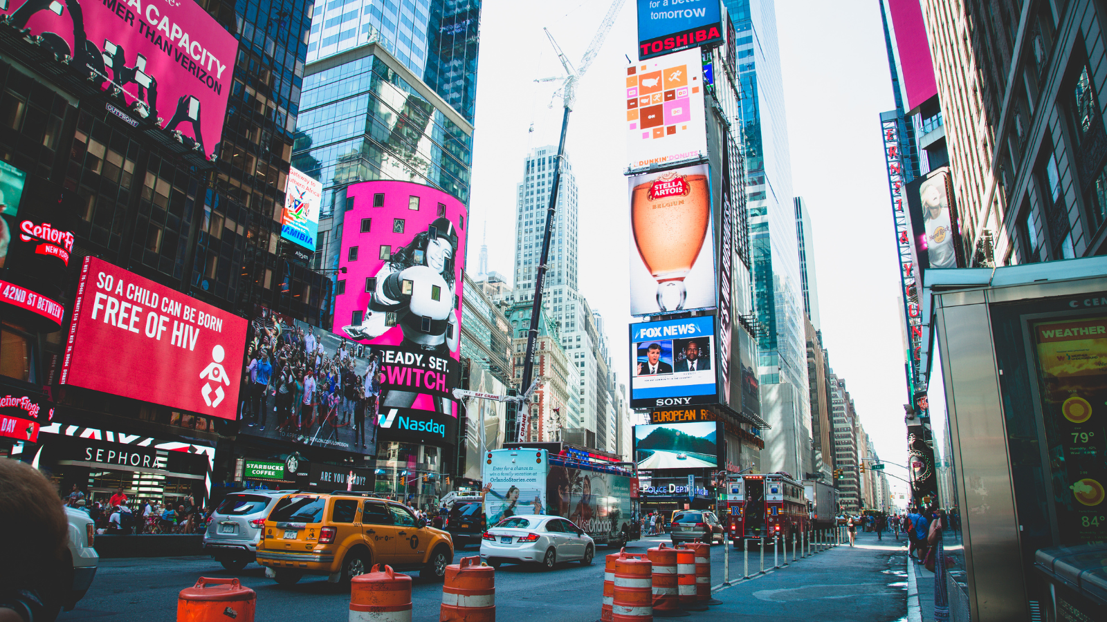 Khám Phá Times Square Mùa Lễ Hội Cuối Năm: Trải Nghiệm Đầy Màu Sắc