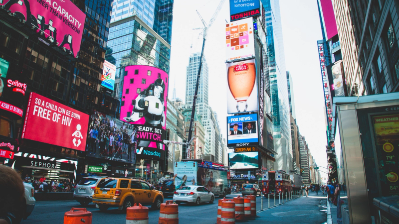 Khám Phá Times Square Mùa Lễ Hội Cuối Năm: Trải Nghiệm Đầy Màu Sắc