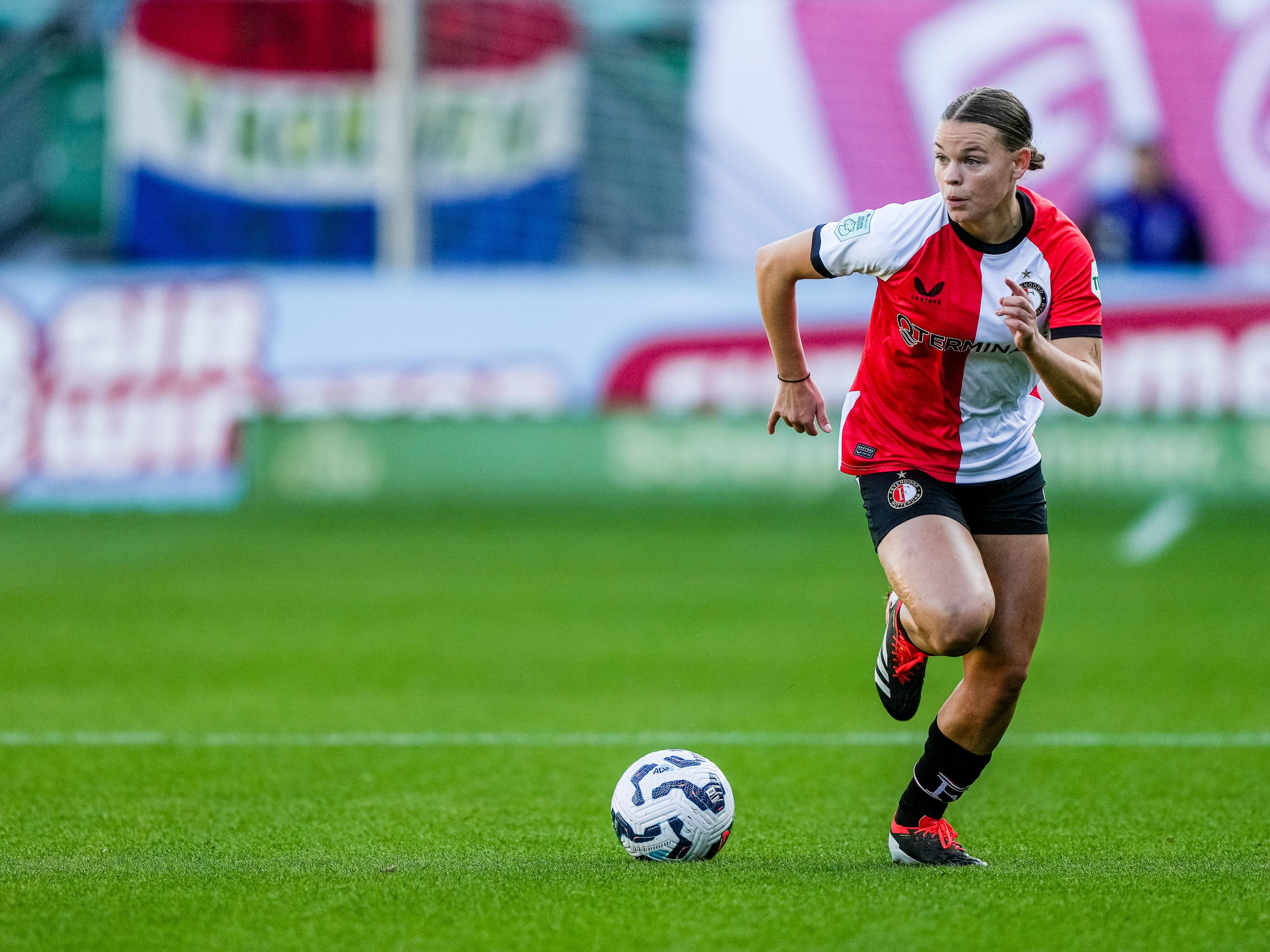 Feyenoordv1, Justine Brandau
