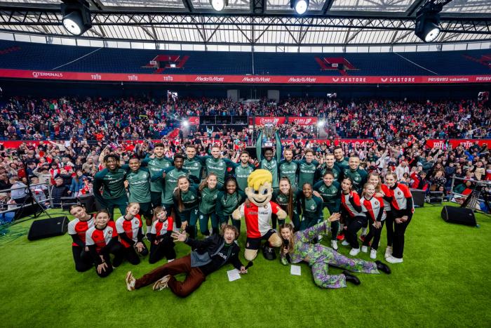 aank voetbalshow 010426