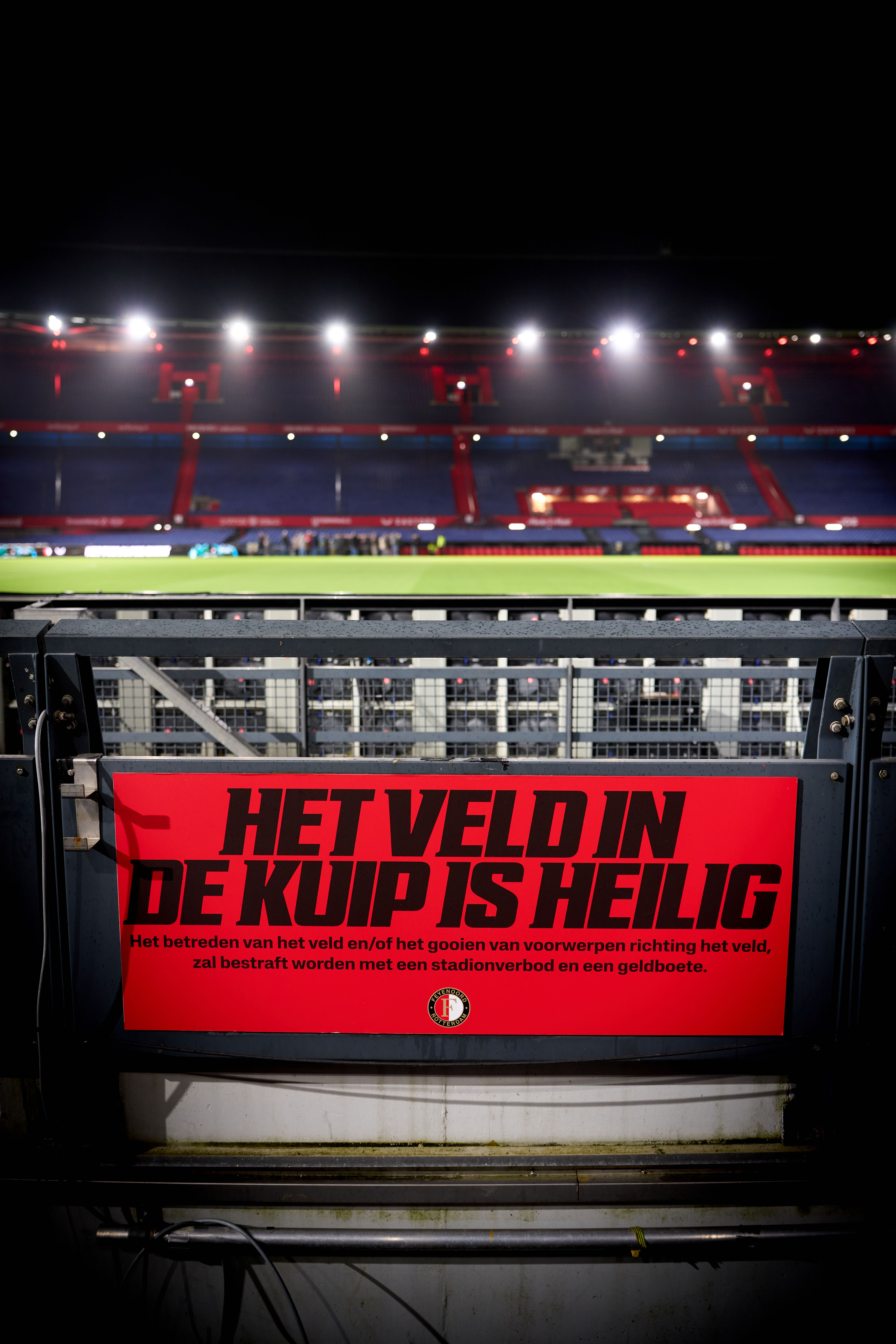 Bord met regels in De Kuip