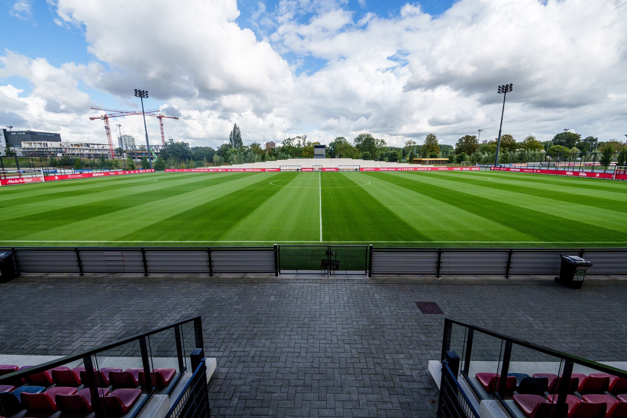 Academy header 281024 en