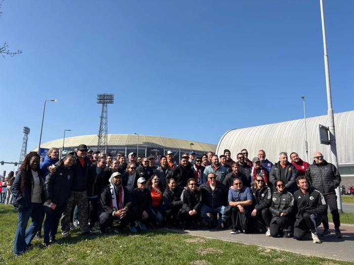 Premier International Tour coaches voor de Kuip