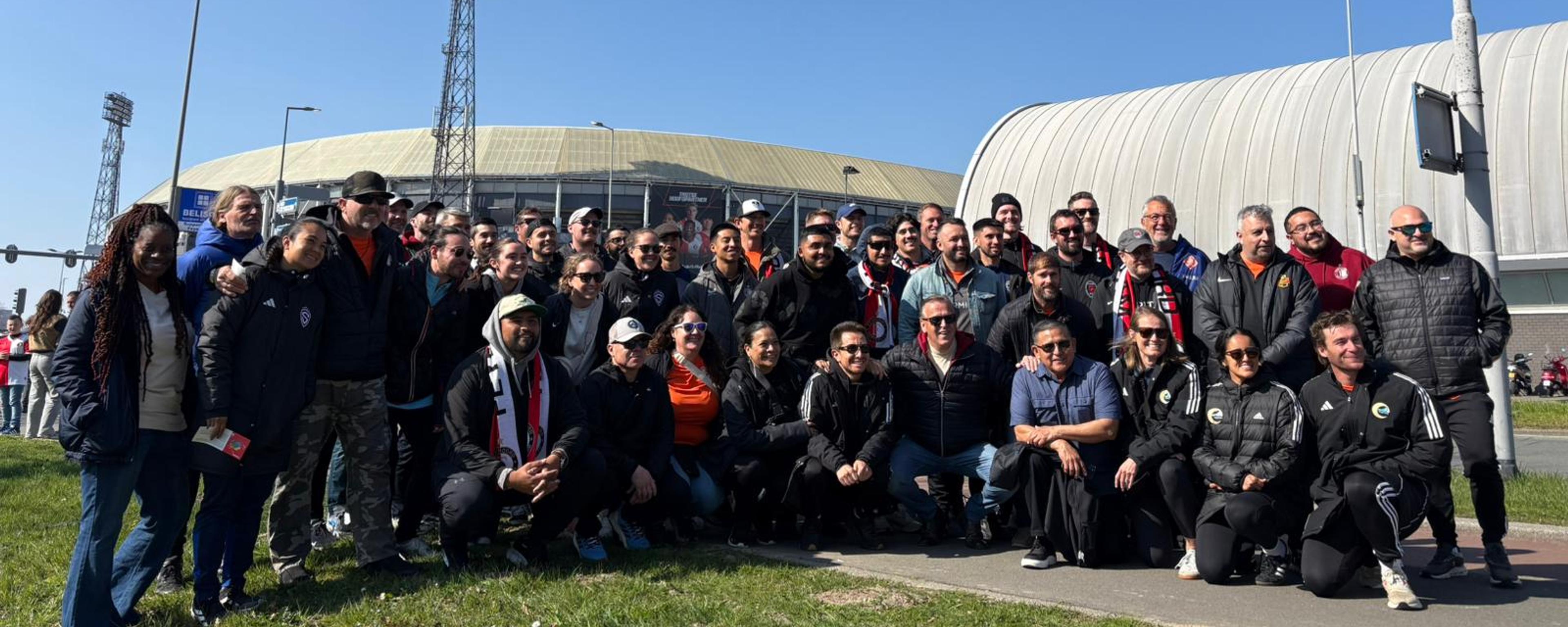 Premier International Tour coaches voor de Kuip