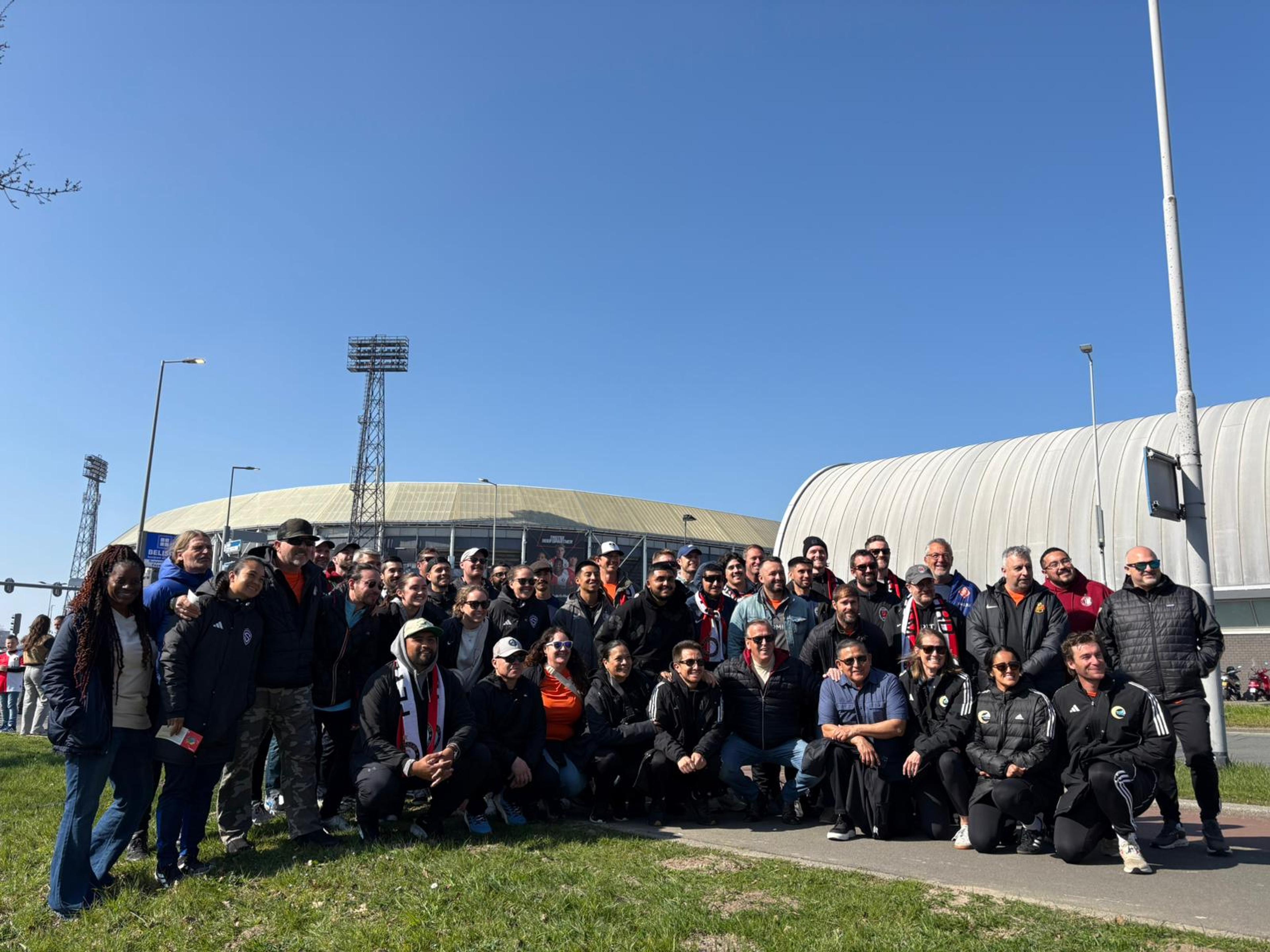 Premier International Tour coaches voor de Kuip