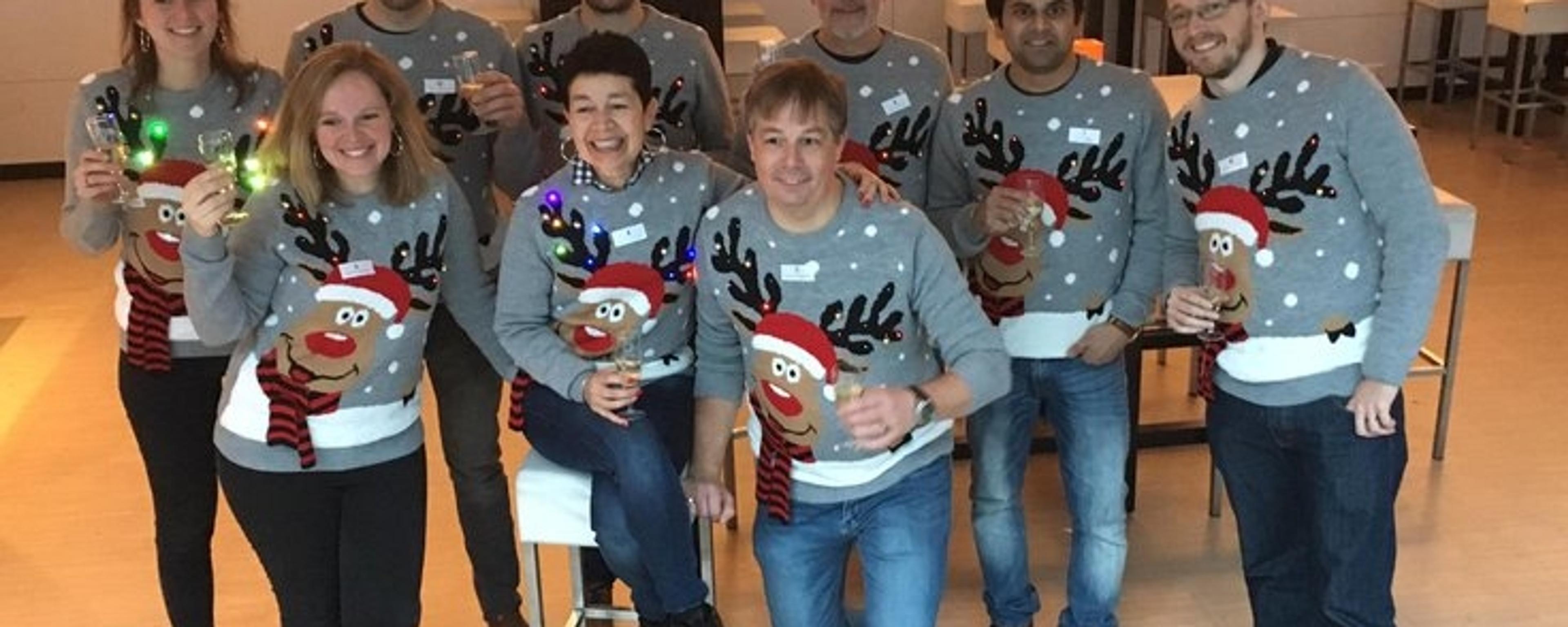 Personeel van ING tijdens het eindejaarsfeest