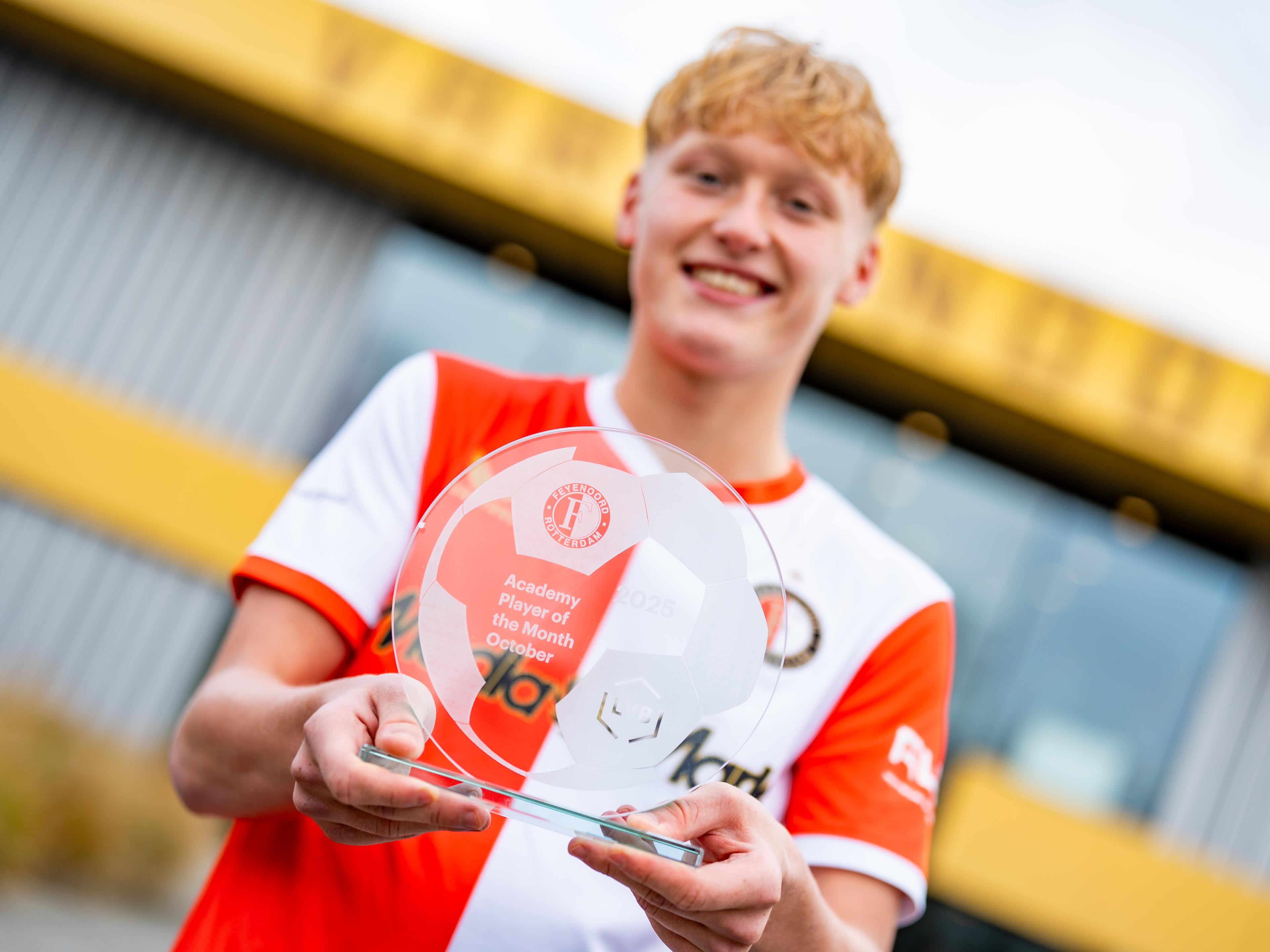 Boaz Plantinga van Feyenoord O17 toont de LYB POTM