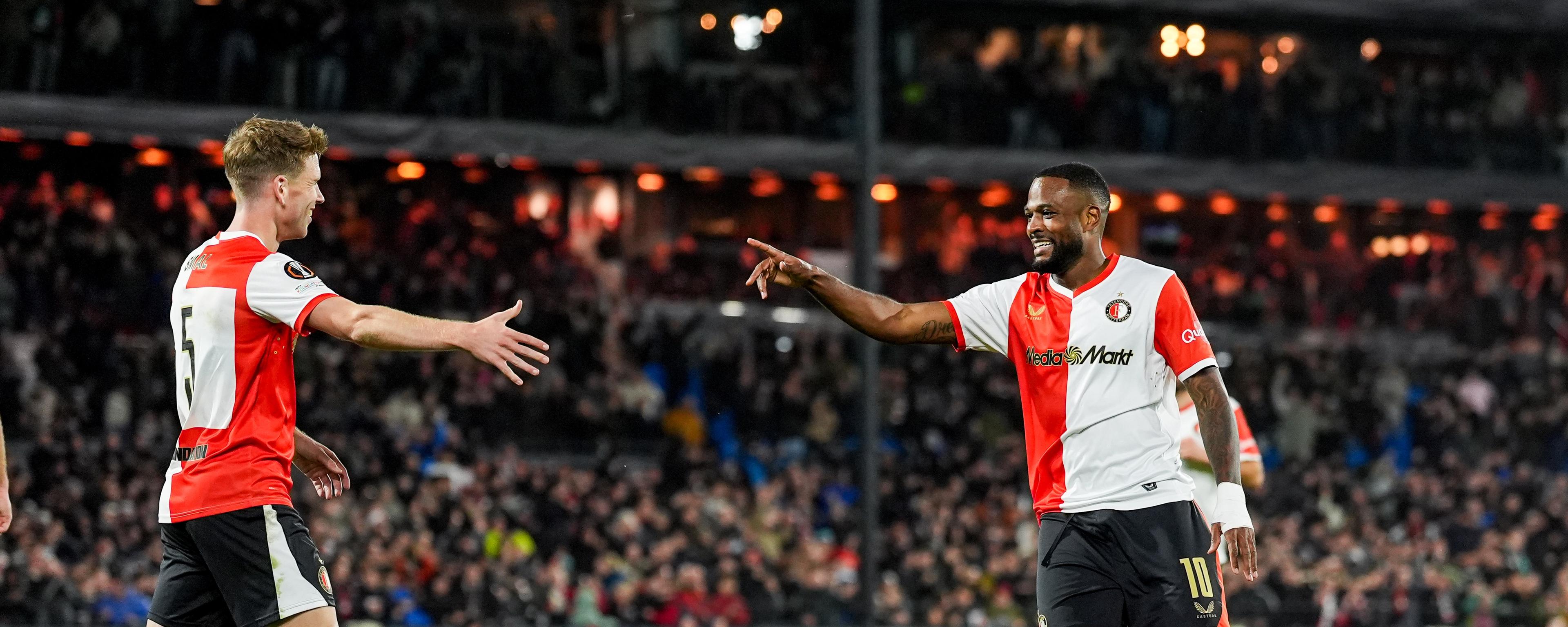 Smal en Larin juichen na goal