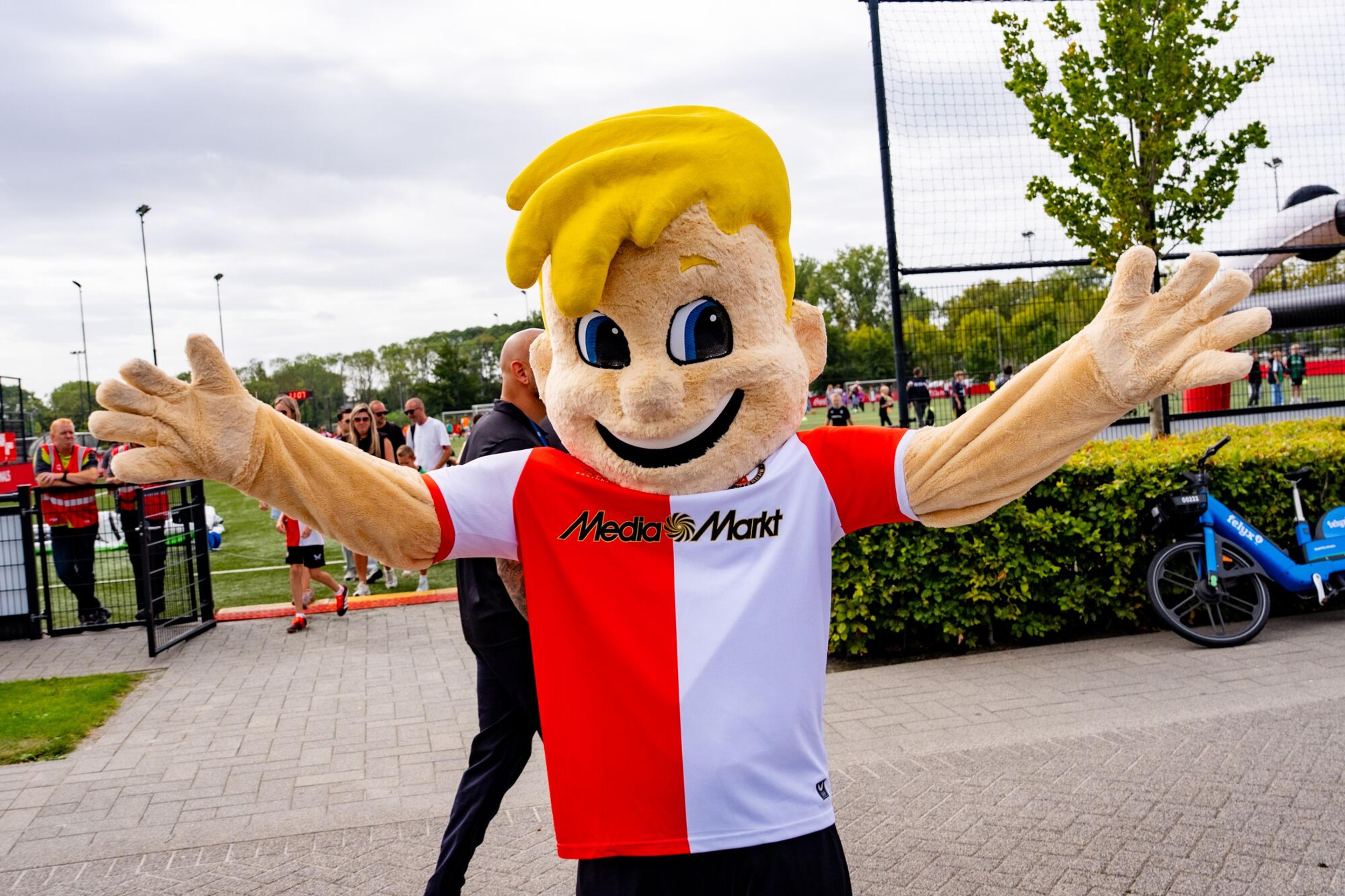 Bezoek Feyenoord Vrouwen 1 op Varkenoord