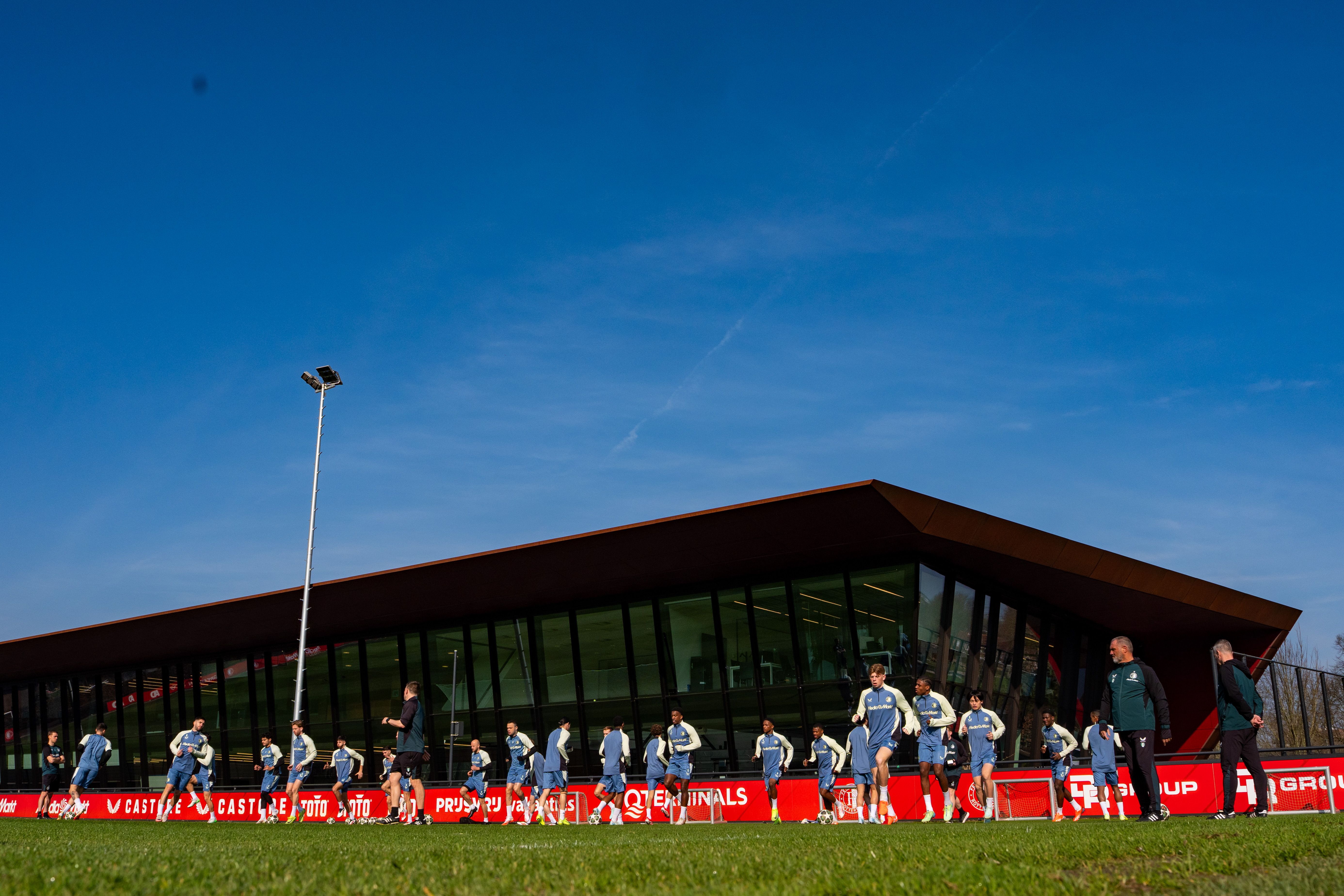 travel intfey header 100325