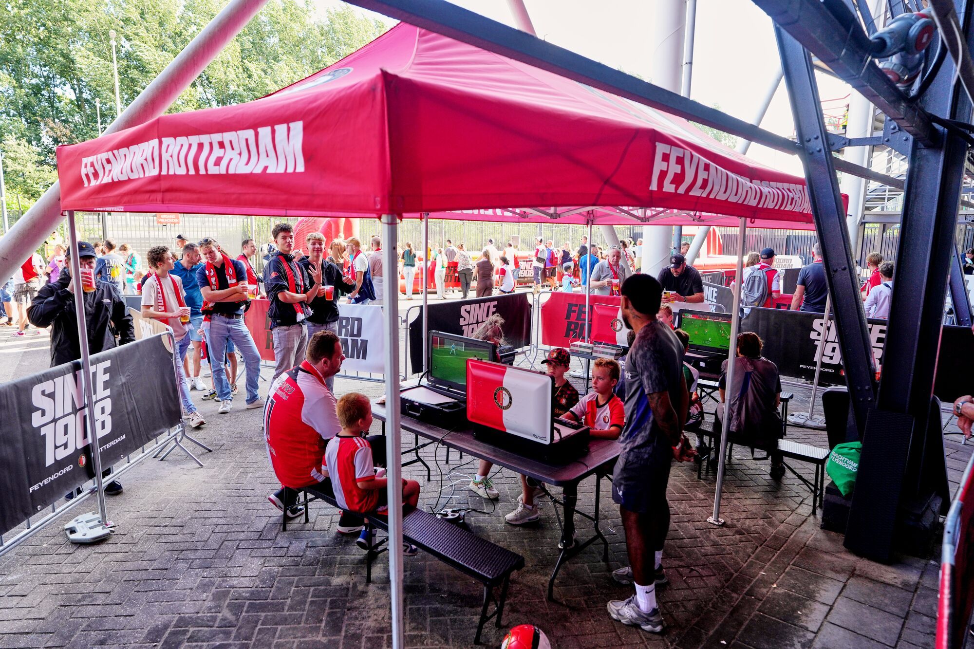 Kameraadjeswedstrijd Feyenoord - NAC Breda