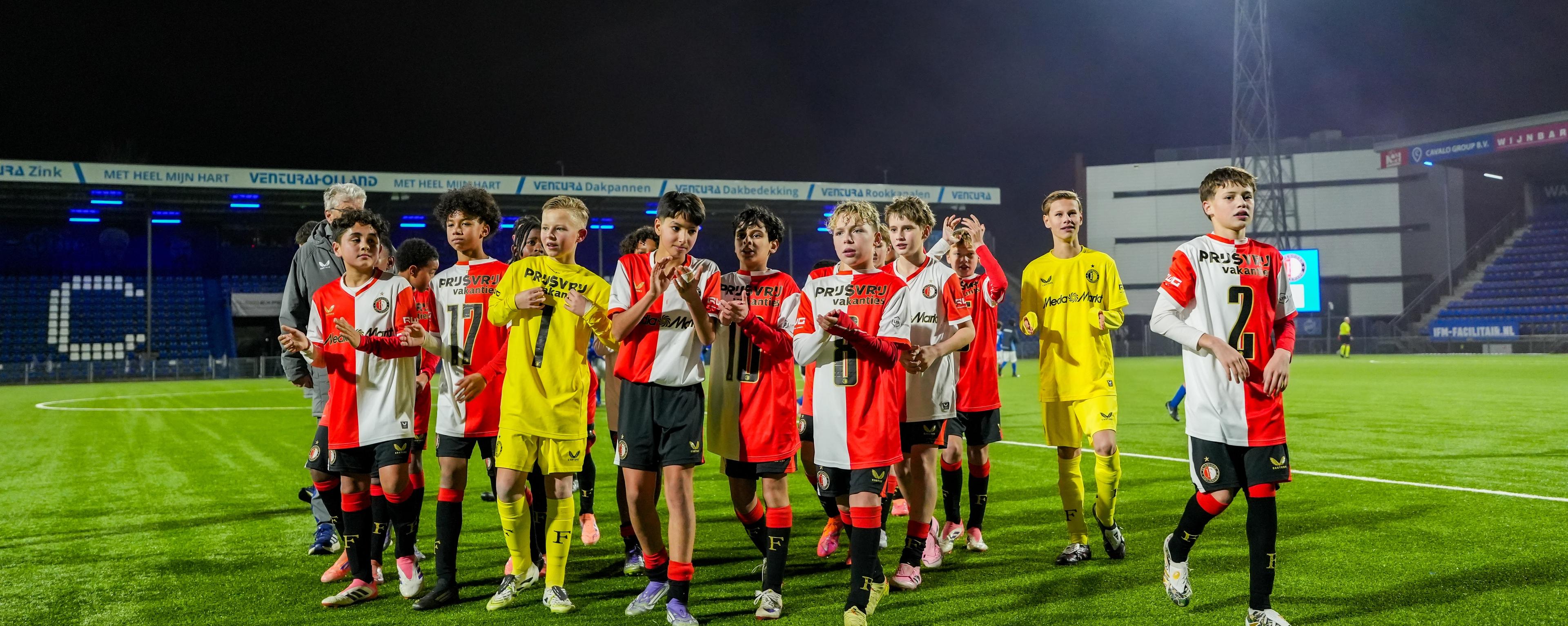 O13 bedanken supporters na kroning tot kampioen