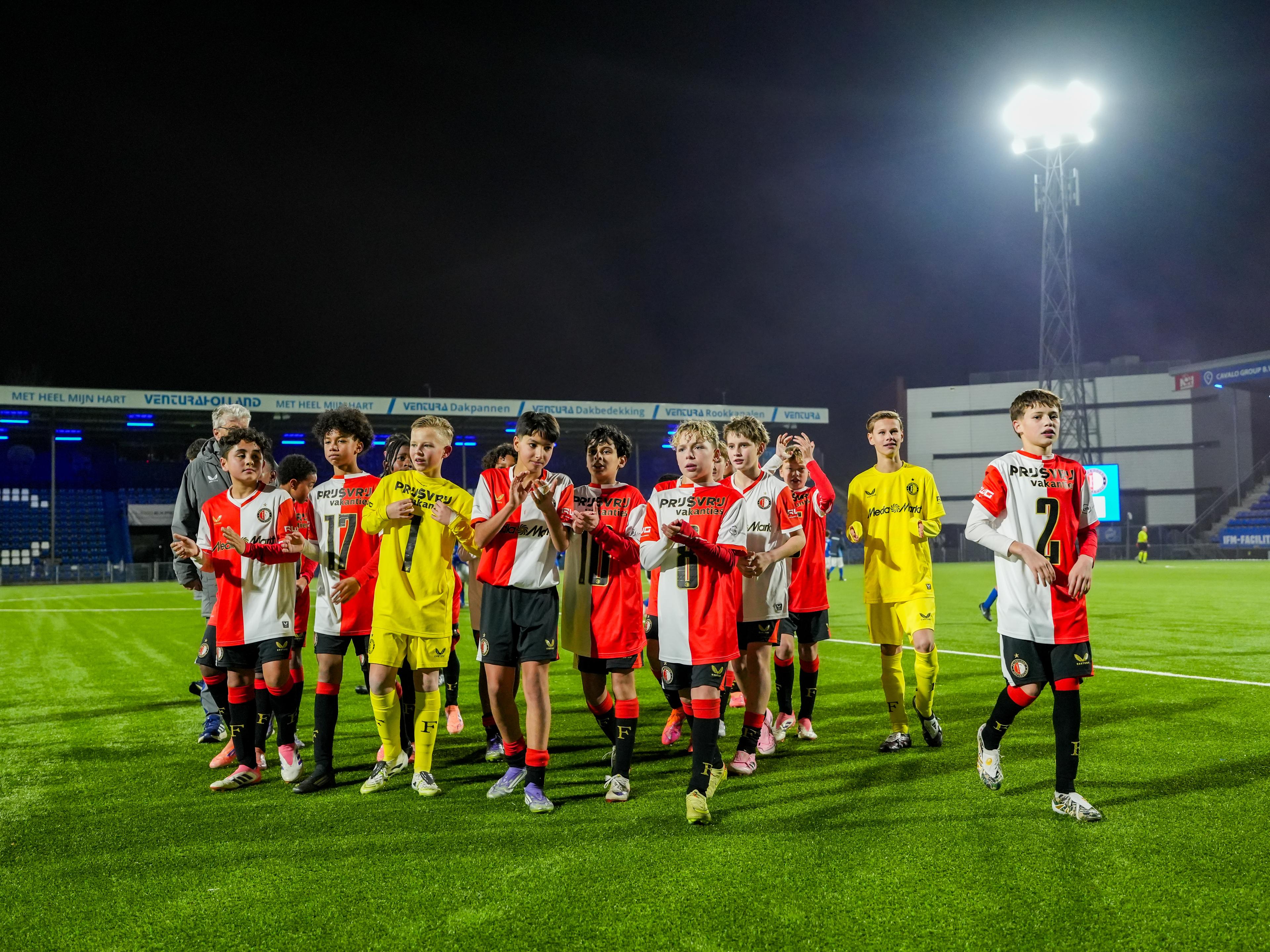 O13 bedanken supporters na kroning tot kampioen