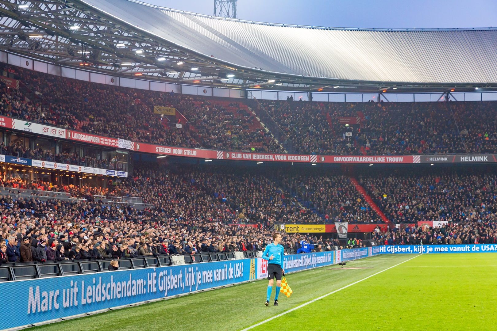 Palen en netten weg uit De Kuip