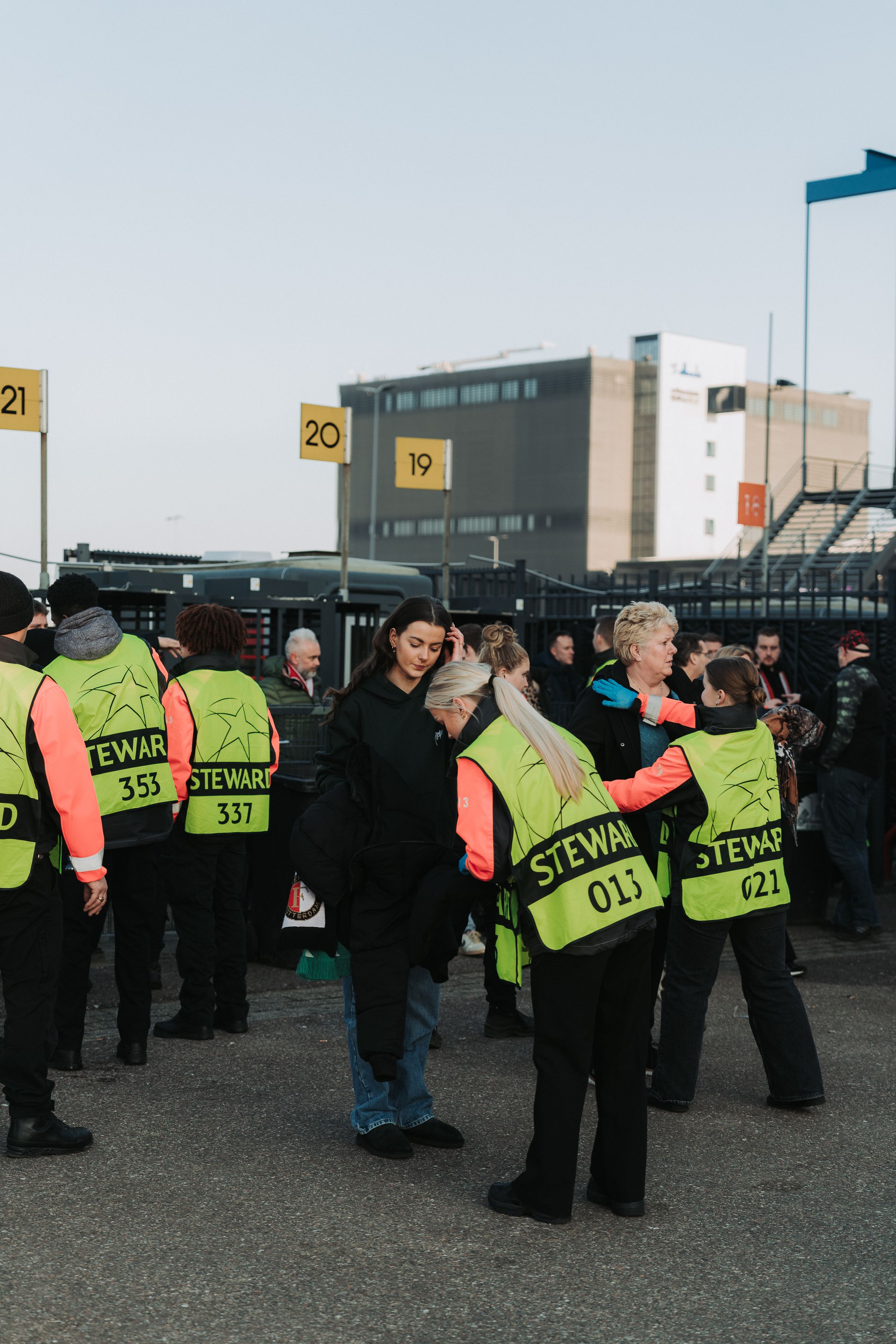 Afbeelding van tassencheck voor aanvang van thuisduel met Inter