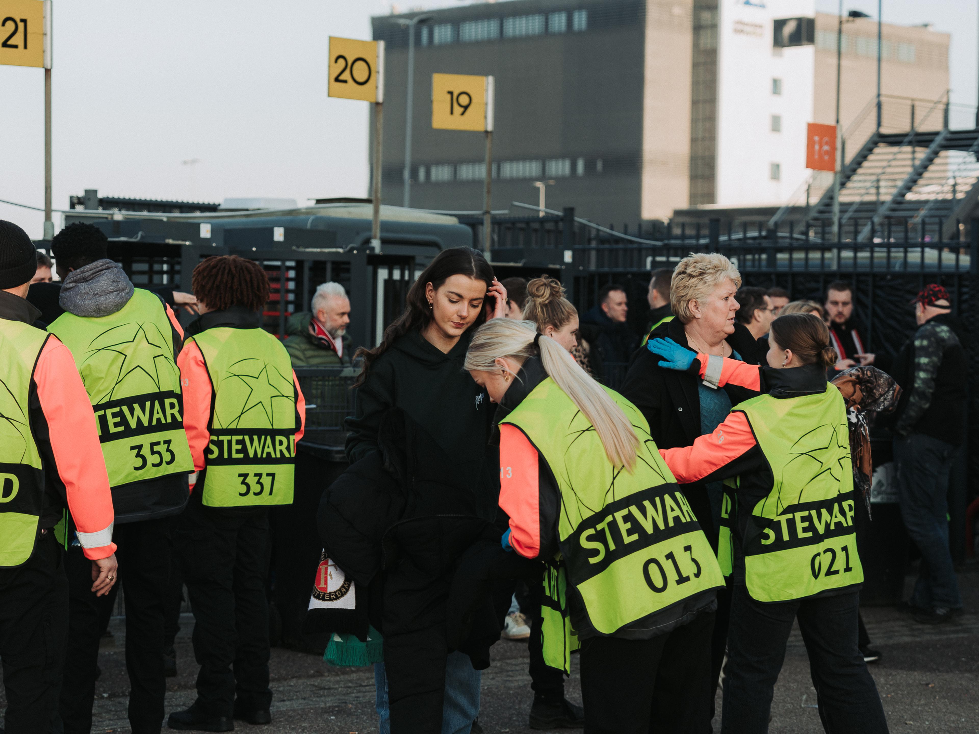 Afbeelding van tassencheck voor aanvang van thuisduel met Inter
