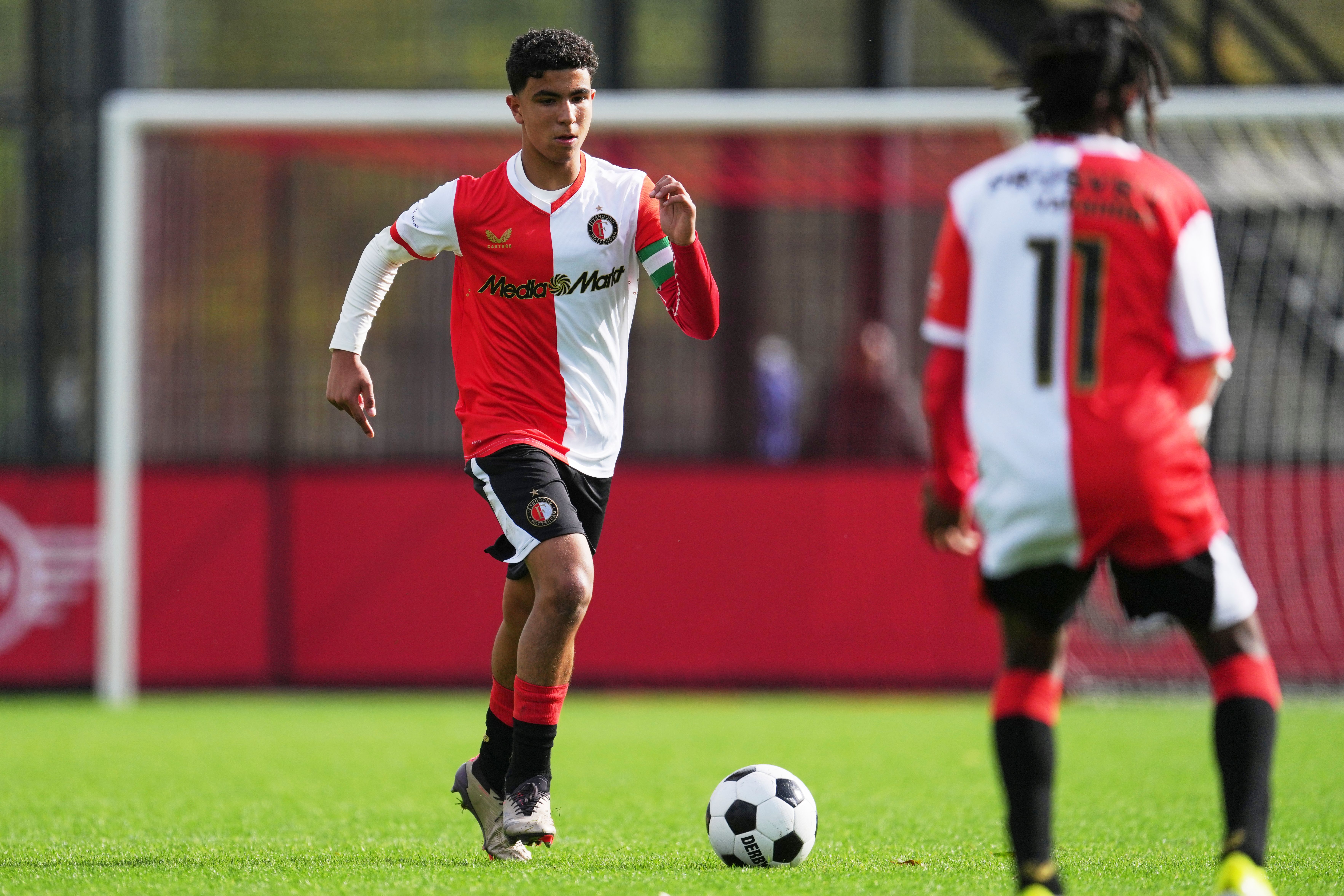 Aanvoerder O16 aan de bal 171125