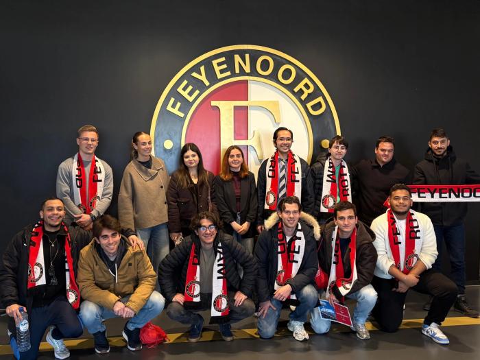 Real Madrid Graduate School in maart voor logo