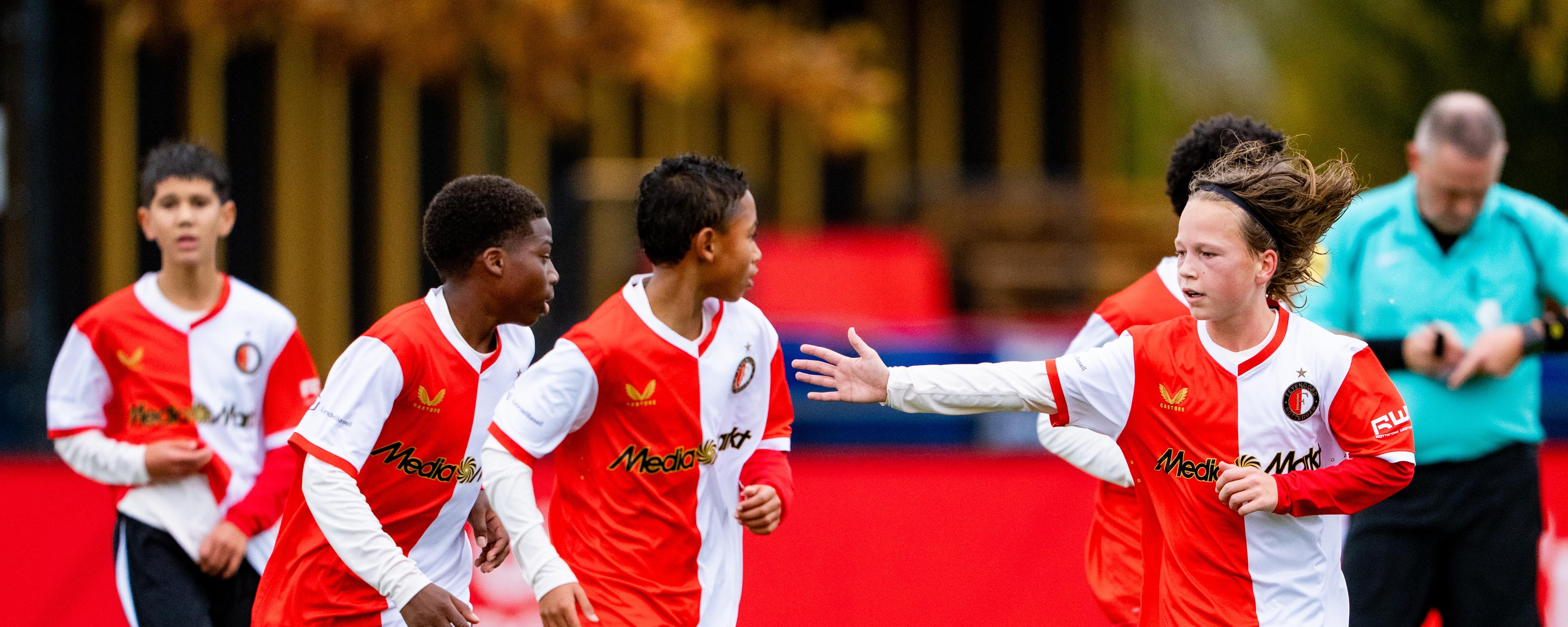 O14 juicht na goal 101125