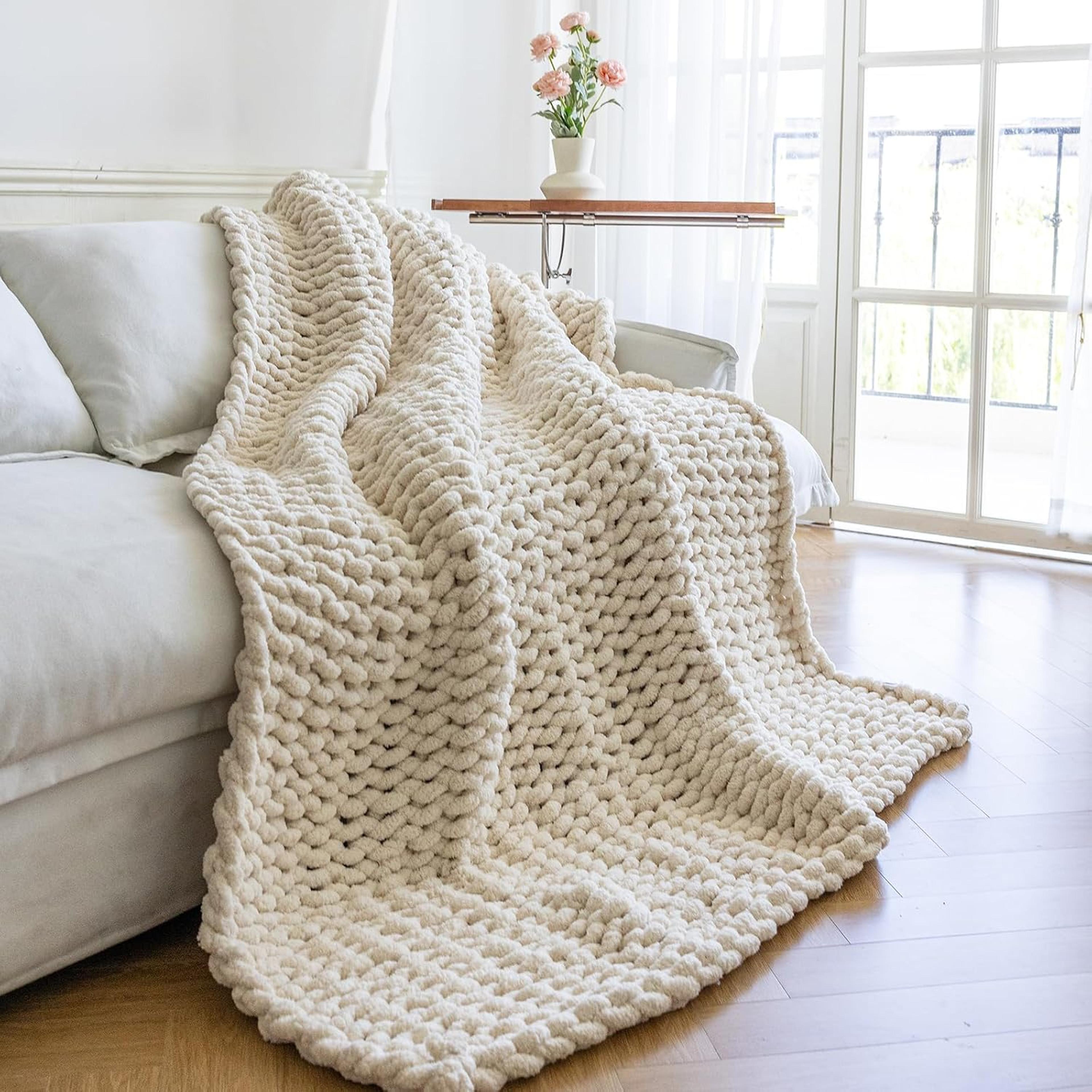 Larexius Chunky Knit Chenille Blanket in Ivory