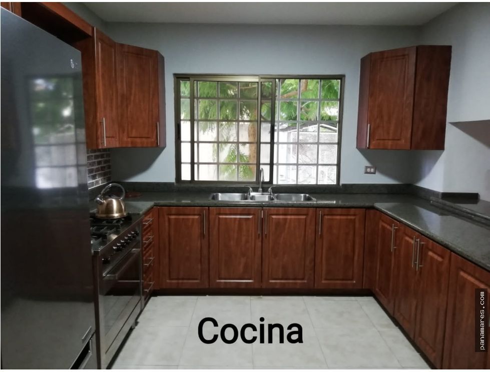 Hermosa Casa Ubicada En Los Portones, Chiriquí — Casa en Venta