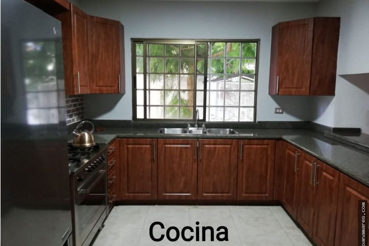 Hermosa Casa Ubicada En Los Portones, Chiriquí — Casa en Venta