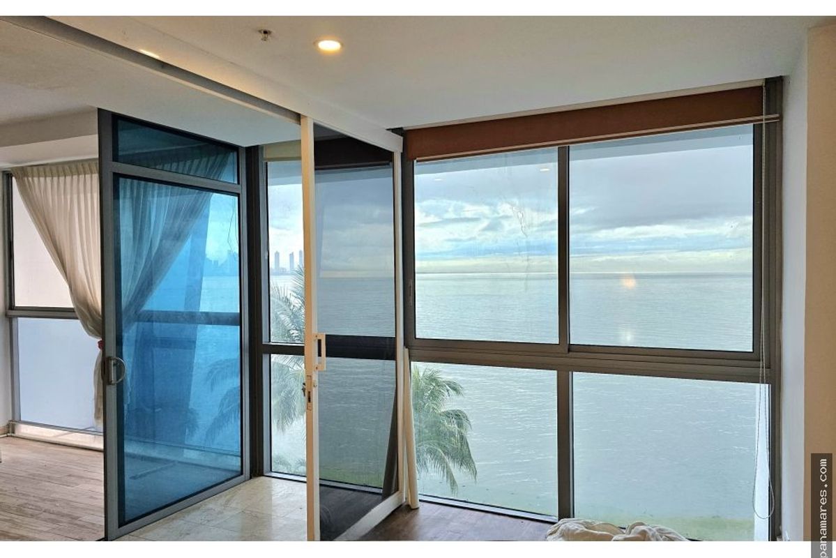 Grand Tower M.l. Frente Al Mar - Punta Pacifica - Oportunidad — Apartamento en Venta