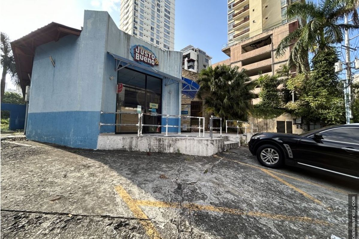 Oportunidad Única! Se Vende Terreno Con Mejoras Detras Del Sheraton — Lote Comercial en Venta