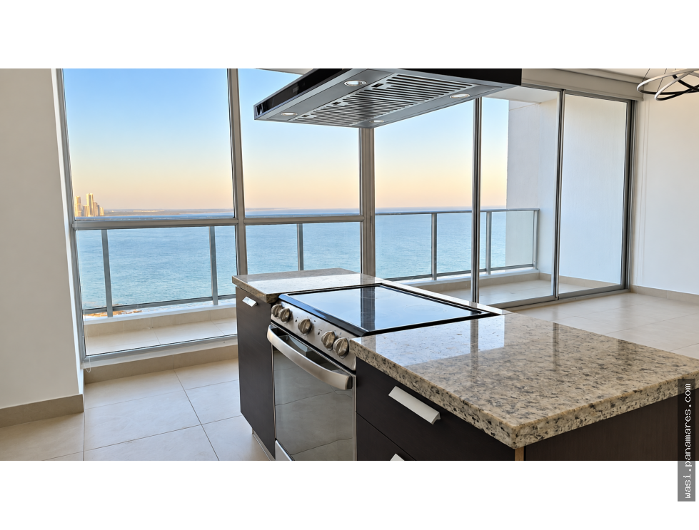 Piso Alto Frente Al Mar En PH Oceanaire – Punta Pacífica — Apartamento en Alquiler