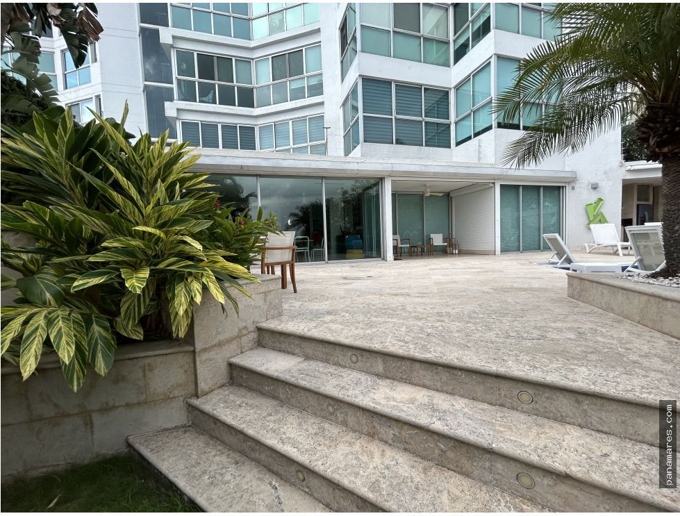 Hermoso Apartamento Amoblado - Terraza Privada Con Piscina — Apartamento en Venta