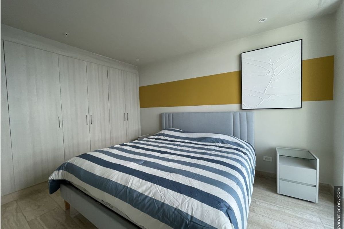 Amoblado En The Regent - Costa Del Este — Apartamento en Venta