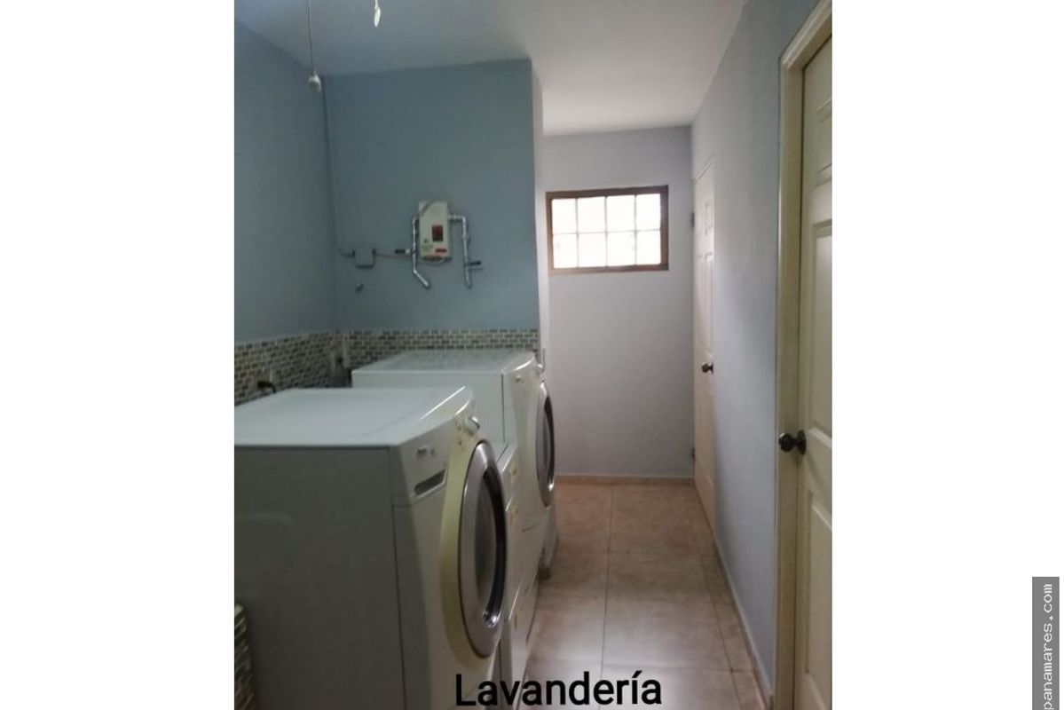 Hermosa Casa Ubicada En Los Portones, Chiriquí — Casa en Venta