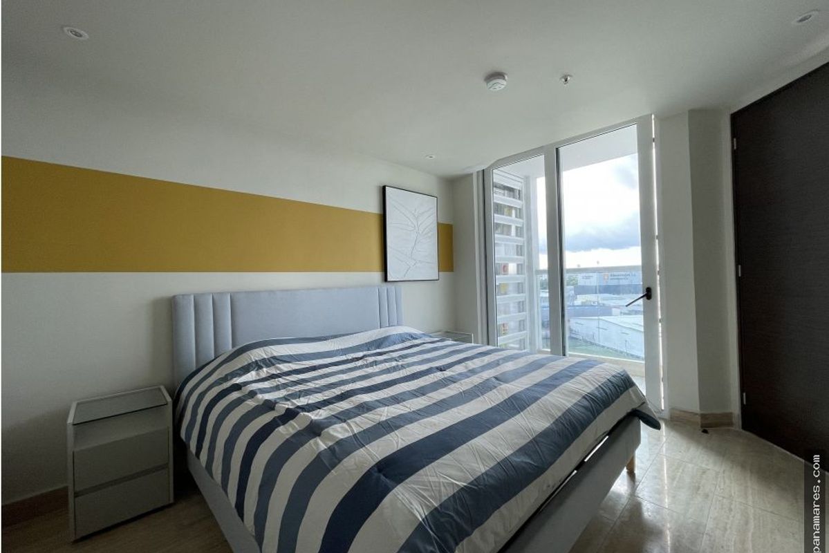 Amoblado En The Regent - Costa Del Este — Apartamento en Venta