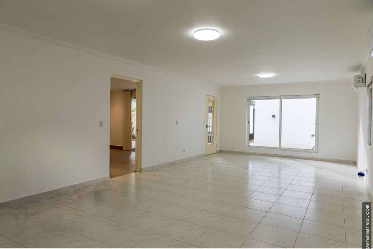 Amplia Casa En Albrook Gardens - Albrook — Casa en Venta
