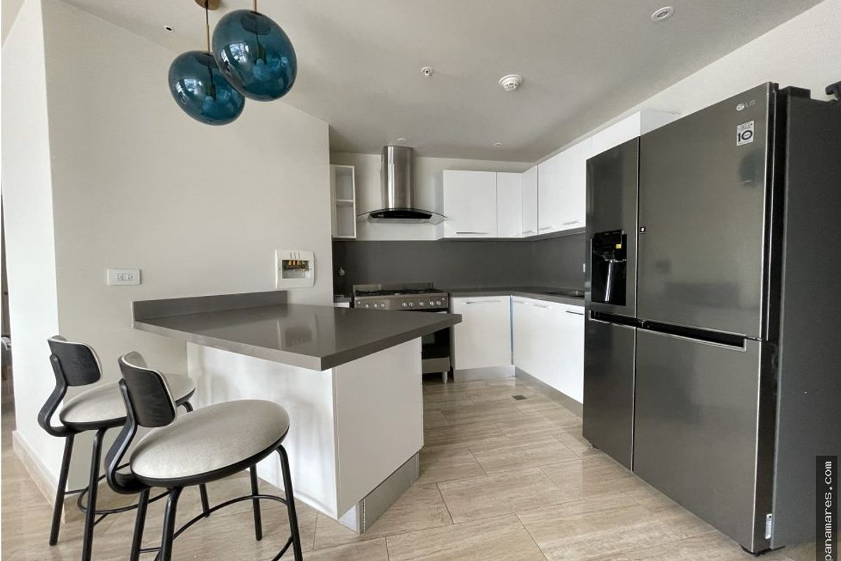 Amoblado En The Regent - Costa Del Este — Apartamento en Venta