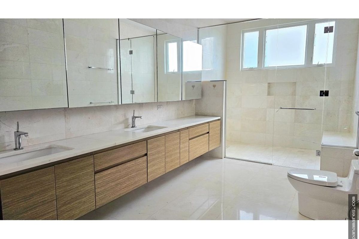 Exclusivo Apartamento En PH La Loma - Santa Maria — Penthouse en Venta
