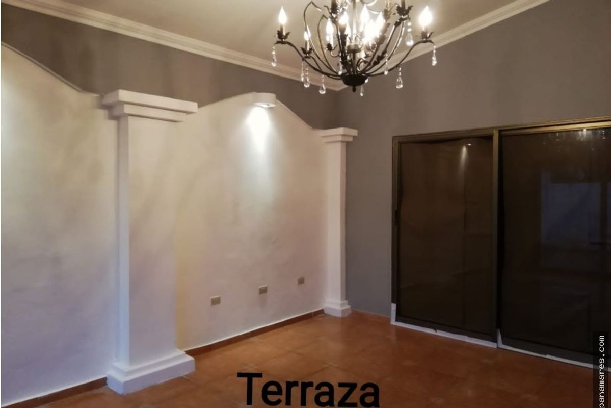 Hermosa Casa Ubicada En Los Portones, Chiriquí — Casa en Venta