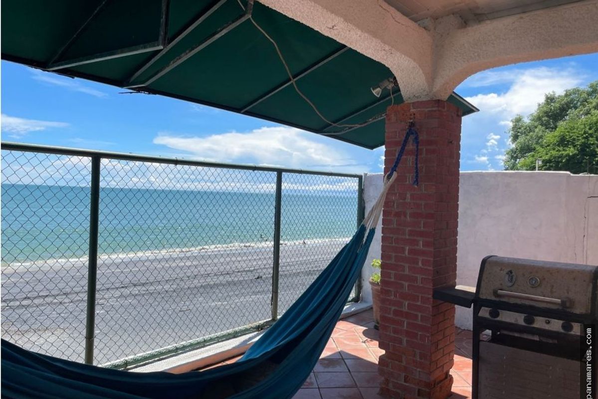 Hermosa Casa Frente Al Mar En Farallon — Casa de Playa en Venta